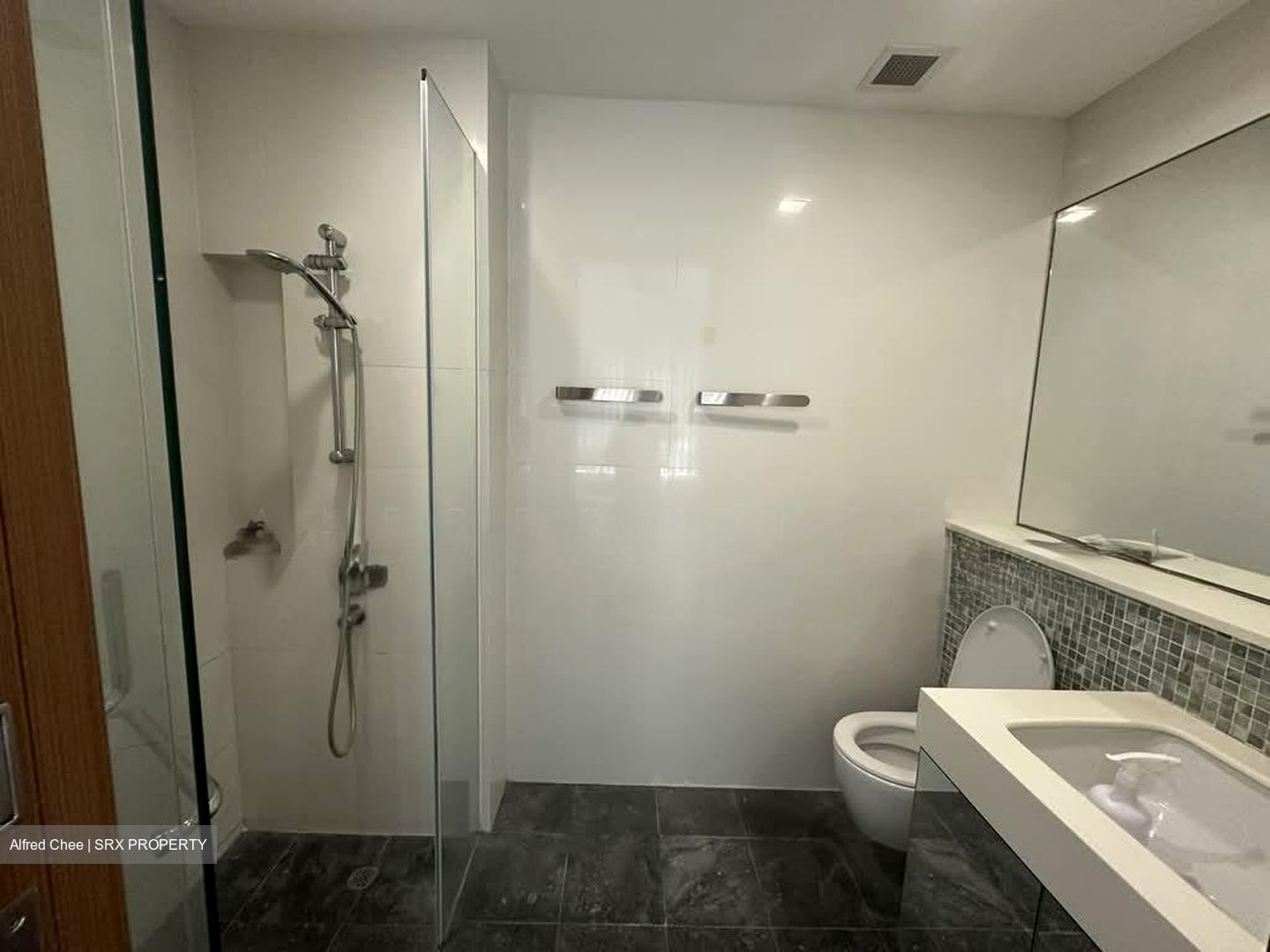 RV Suites (D10), Apartment #567706611